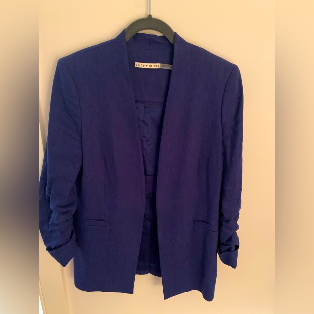 Alice and Olivia blue blazer size 6